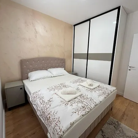 Sunset Apartment *